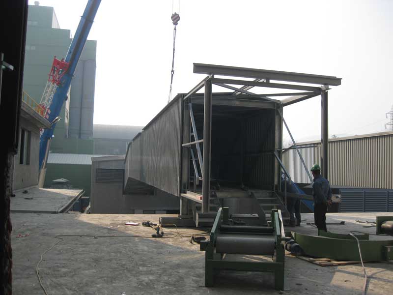 Assemblaggio, sollevamento e posizionamento galleria con all’interno nastro trasportatore misure 36 x 3 metri, peso 27 ton.
